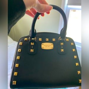 Black leather and gold Michael Kors Crossbody used in excellent condition